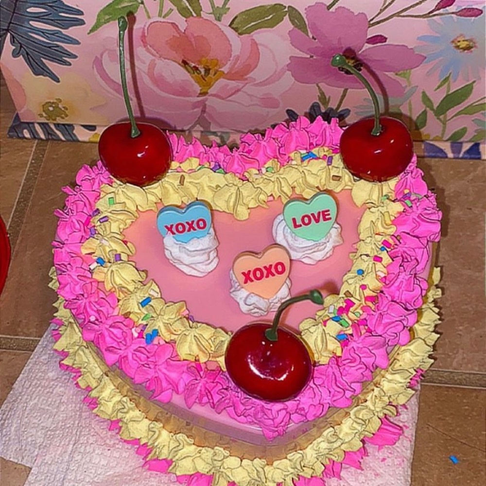 Lots of love Fake Cake Jewelry Box